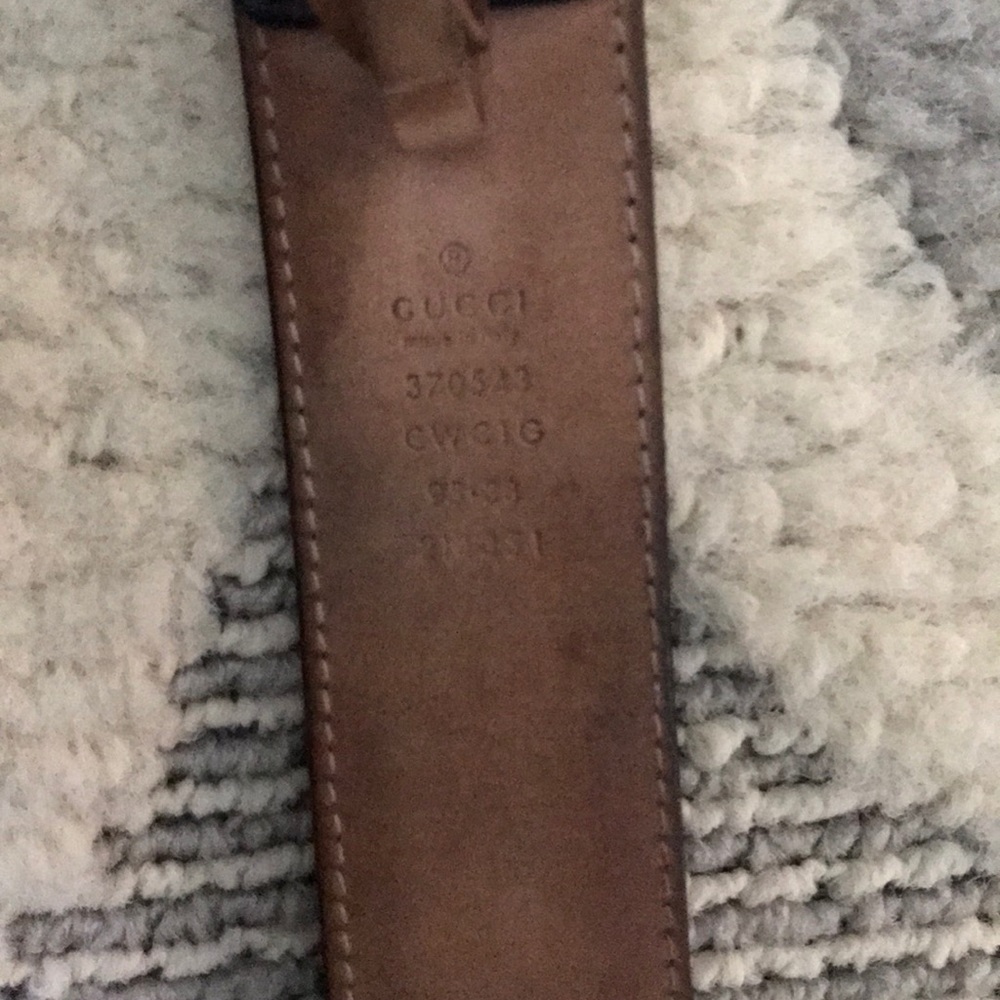 Black Gucci belt - Picture 3 of 3